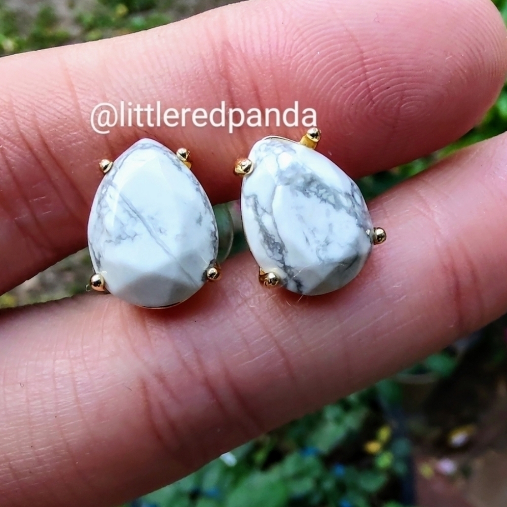 White Howlite prong earrings 18K plated